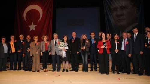 BAŞÖĞRETMEN ATATÜRK ONUR ÖDÜL’Ü SAYIN GÜLER’E VERİLDİ